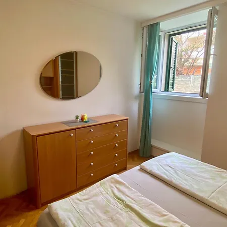 Apartment Simon - Old Stone Charm, Life *