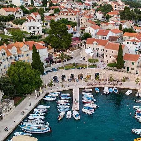 Simon - Old Stone Charm, Life